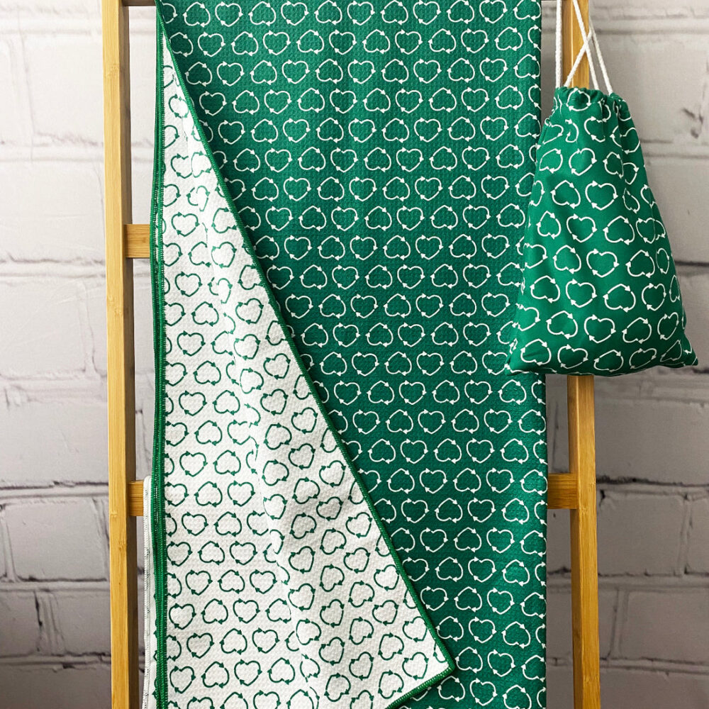 Sand Free Towel rpet (30 x Plastic bottles make me)