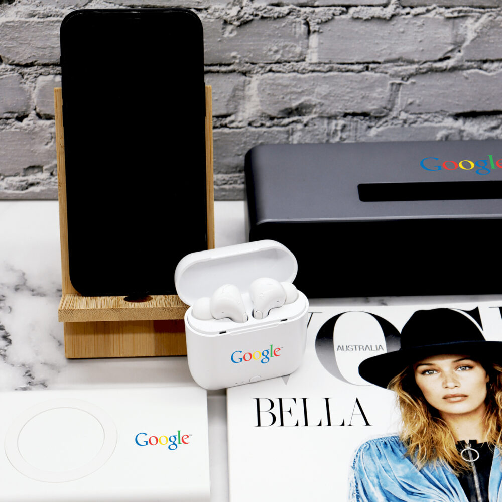 Alternative view of Groove Bamboo Phone Stand