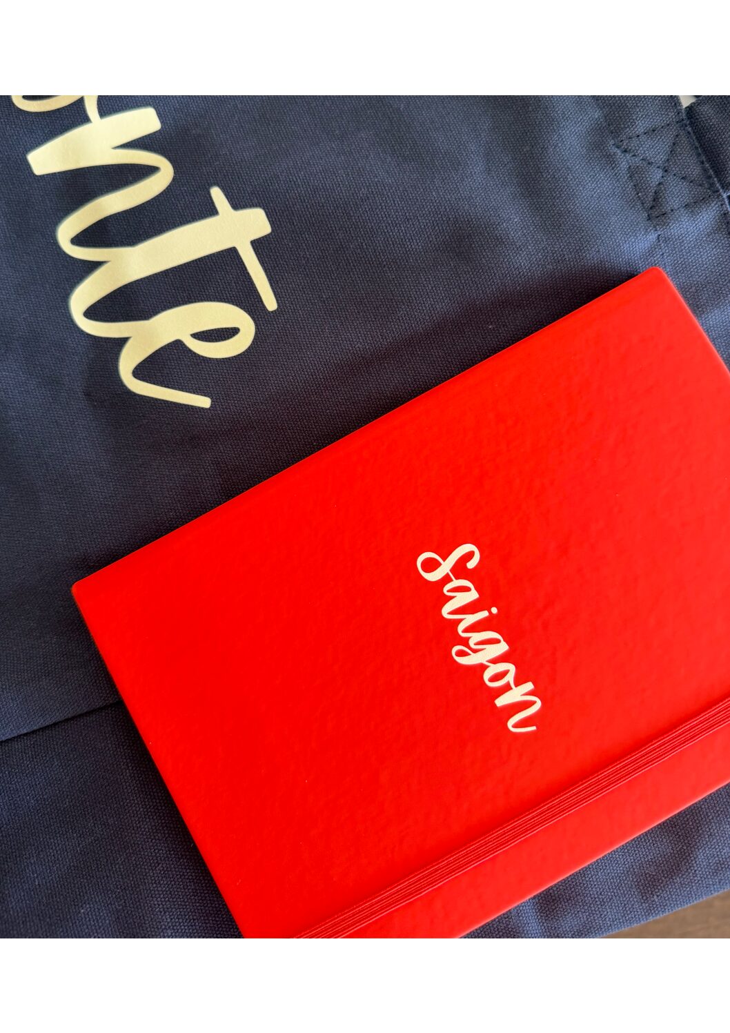 Alternative view of The Saigon Notebook (Penguin A5)